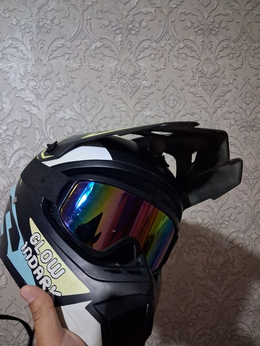Мотоцикл шлем эндуро