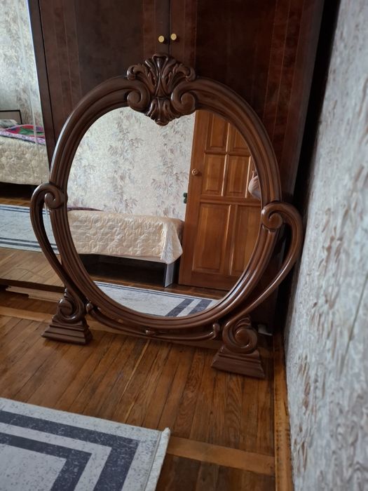 Зеркало круглое.