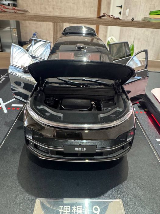 Моделька LiXiang L9