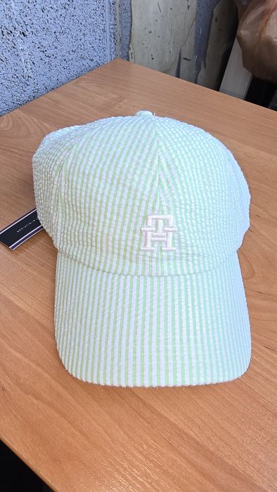 Бейсболка Tommy Hilfiger.