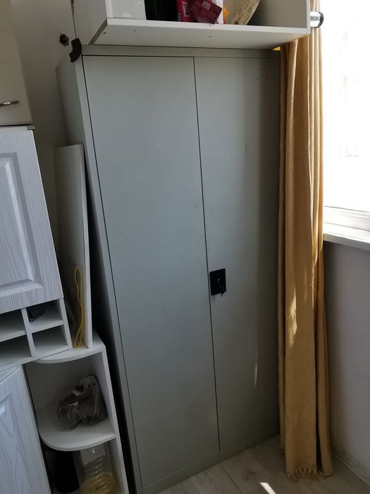 Продам шкаф металлический б/у