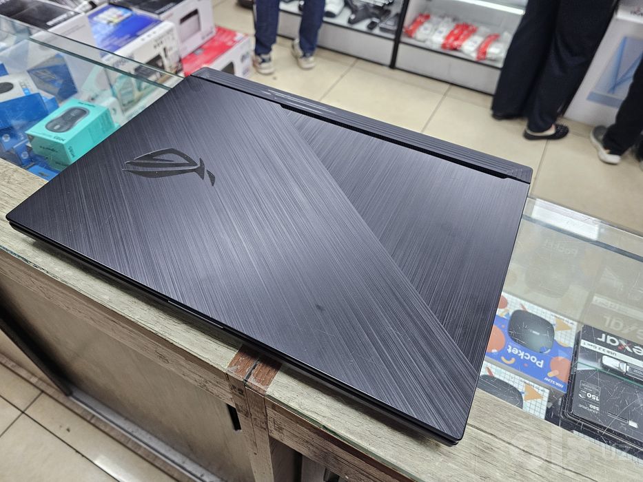 Asus ROG 17 Core i7 + GTX1650