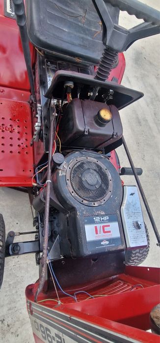 Tractoras de taiat iarba MTD 12-96 IC - 12 cai evacuare laterala