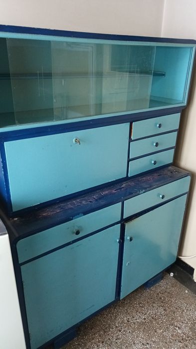 Bufet vechi de bucatarie