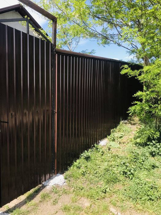 Vând tablă cutată maro pentru gard si acoperiș