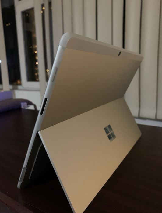 Microsoft Surface Pro X – Model 1876, varianta premium