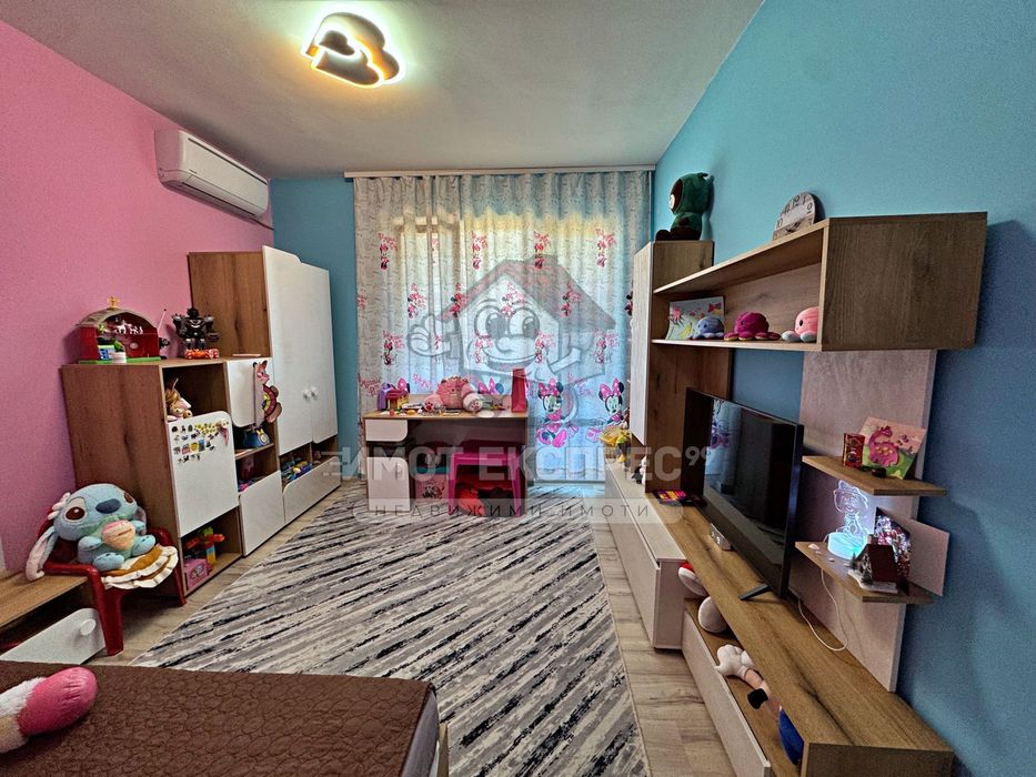 Апартамент 121кв.м, обзаведен, с гараж, таван и изба, до Центъра