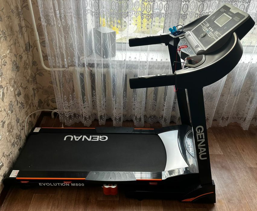 Продам беговую дорожку genau