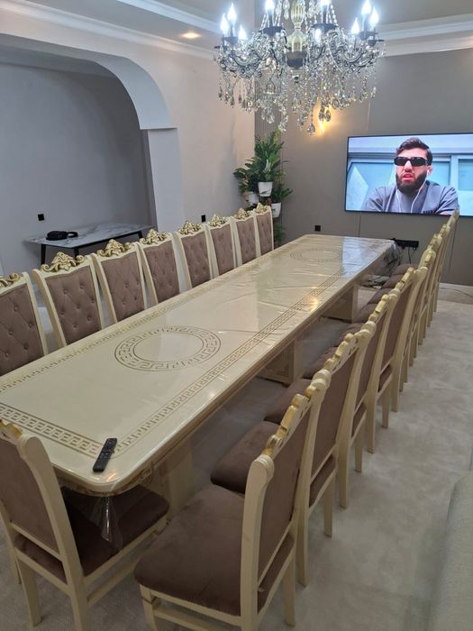 Стол со стульями