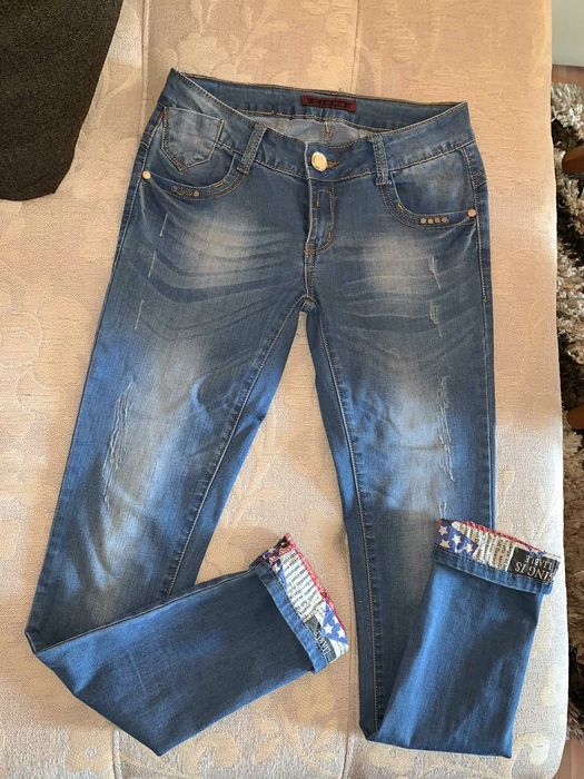 Дамски дънки, много удобни.