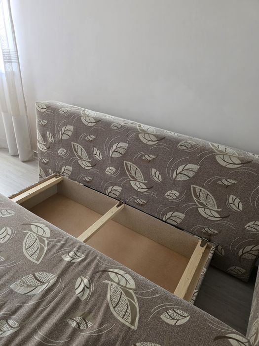 Разтегателен диван с табуретка