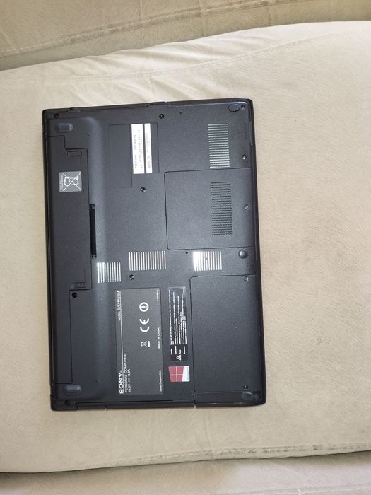 Лаптоп Sony Vaio - 14 инча , 8GB рам, 4 часа батерия, 120GB SSD
