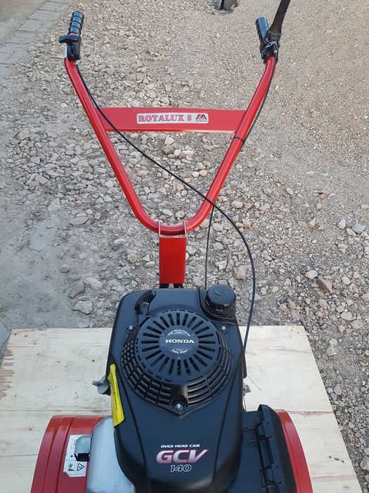 Vând motosapă Honda