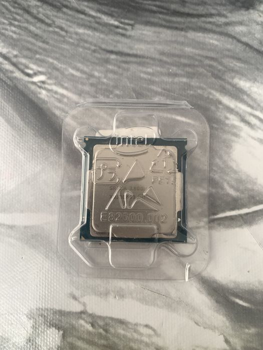Процессор Intel Pentium G5420 с кулером