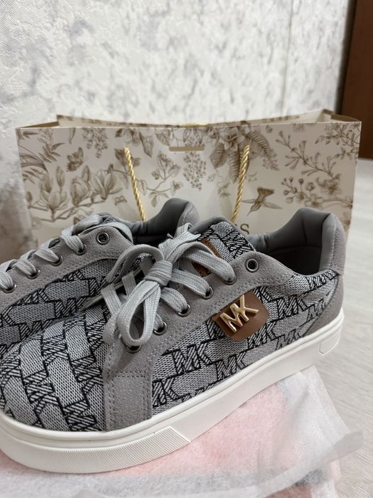 Новый кросс 38размер