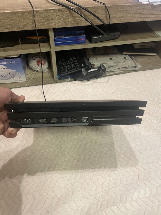 Playstation 4 pro почти чисто нов  в кутия      1 игра е минал