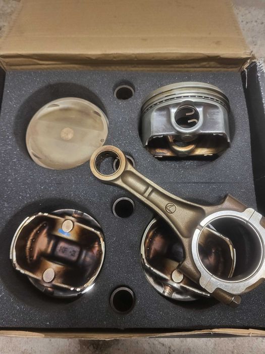 Ковани бутала и биели от субару сти subaru sti