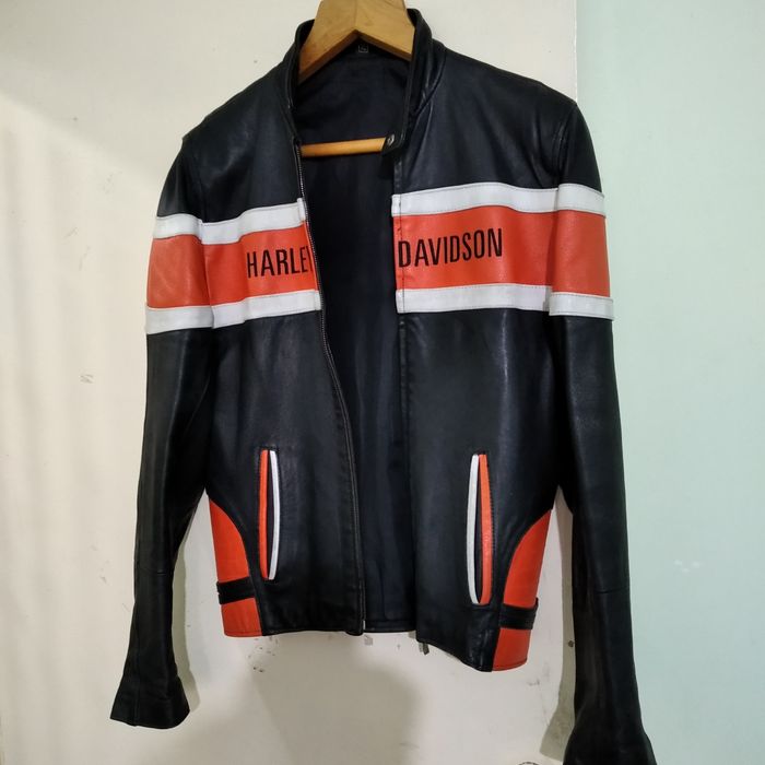 Продам кожаные куртки.