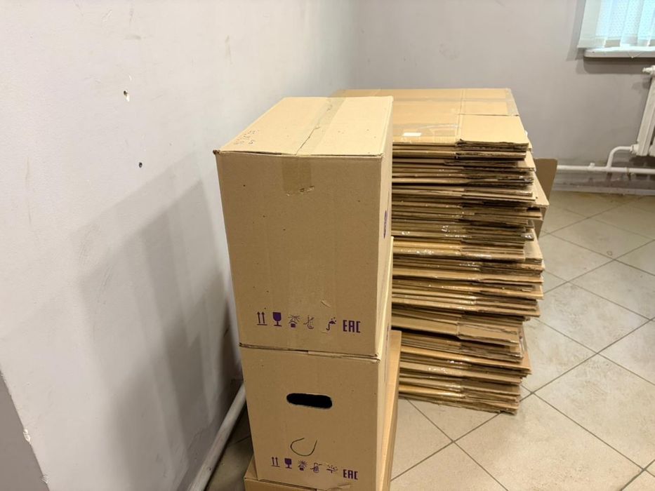 Картонные коробки в отличном состоянии.