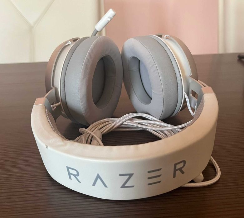 Căști Gaming Razer albe cu microfon – stare foarte bună