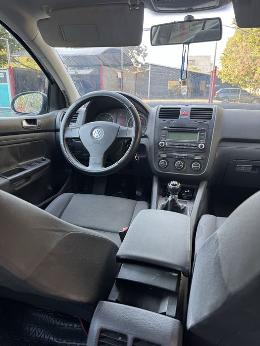 Volkswagen Golf 2005 diesel, 2.479 € — imagine 2