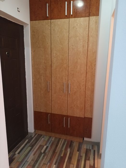 Ofer spre inchiriere garsoniera situata pe strada sovata  etajul 1