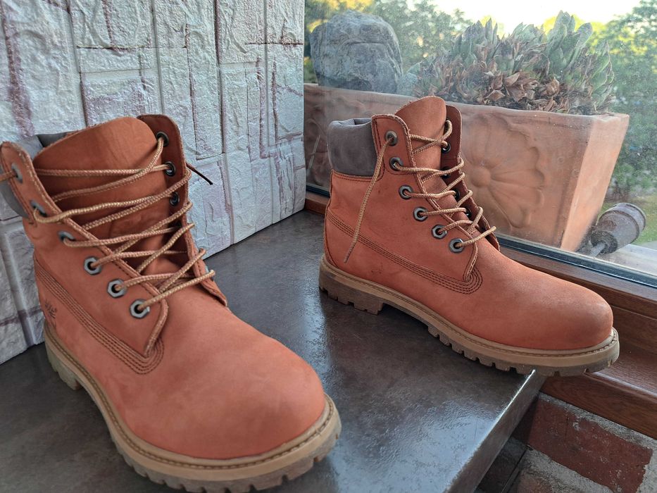 дамски зимни обувки,боти,кубинки,ном39,Timberland