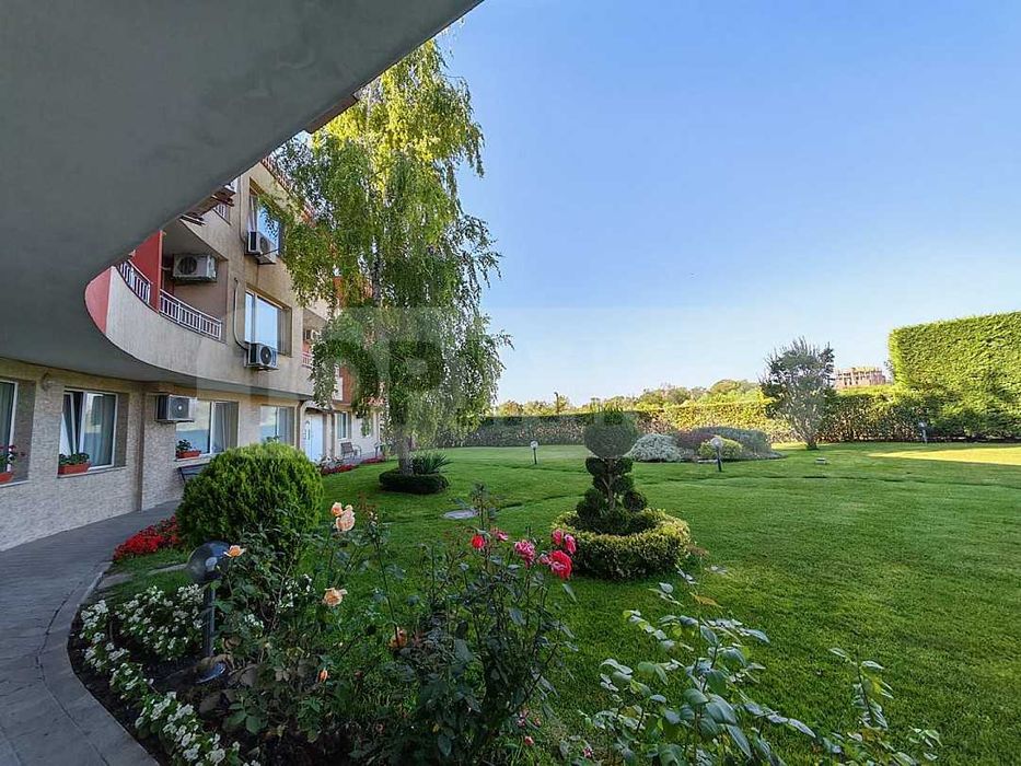 Двустаен апартамент в затворен комплекс в квартал Галата