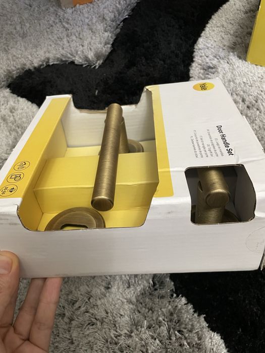 Set de manere pentru usa din alama Yale, Nou si Sigilat