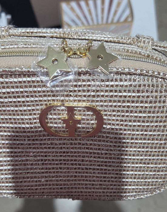 Dior capture totale limited edition сет с несесер Нов