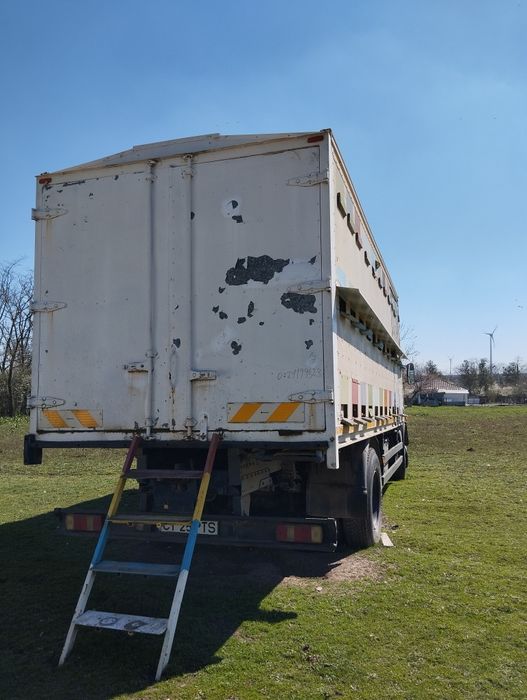 Se vinde Camion apicol.