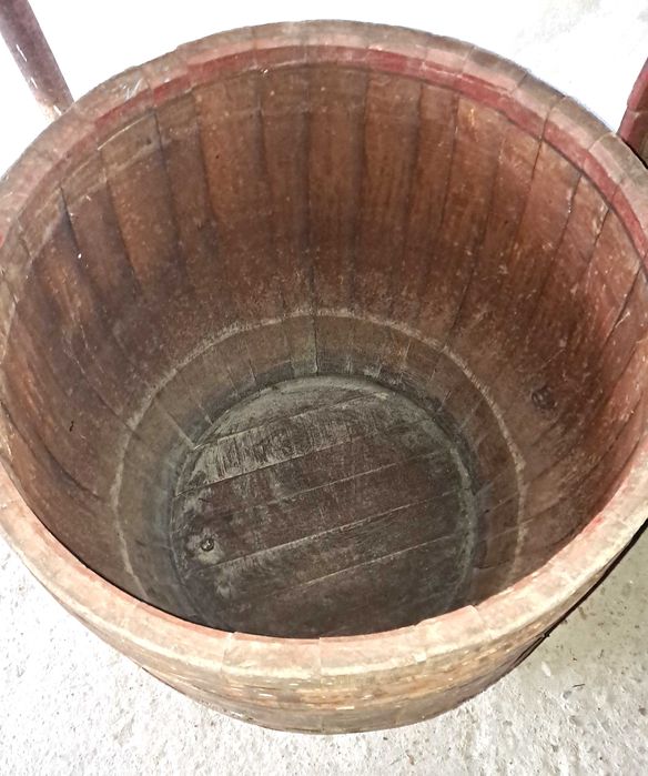 Vând butoaie stejar folosite, nu miros, nu curg, foarte bune