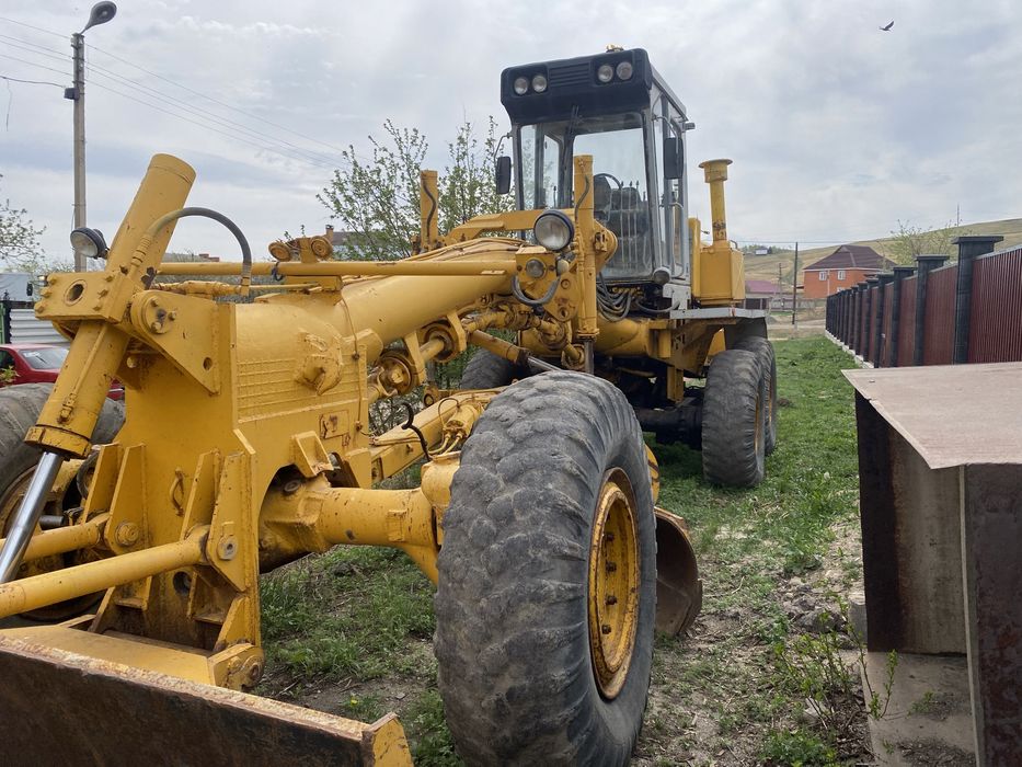 Продам шины на автогреидер