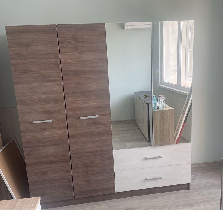 Продавам гардероб