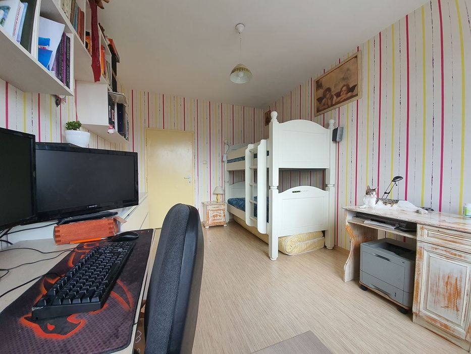 Дървено, масивно легло на два етажа