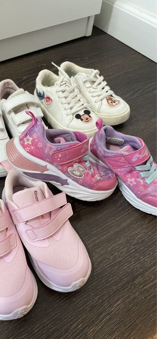 Adidasi skechers
