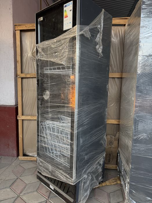 Продам витринные холодильники