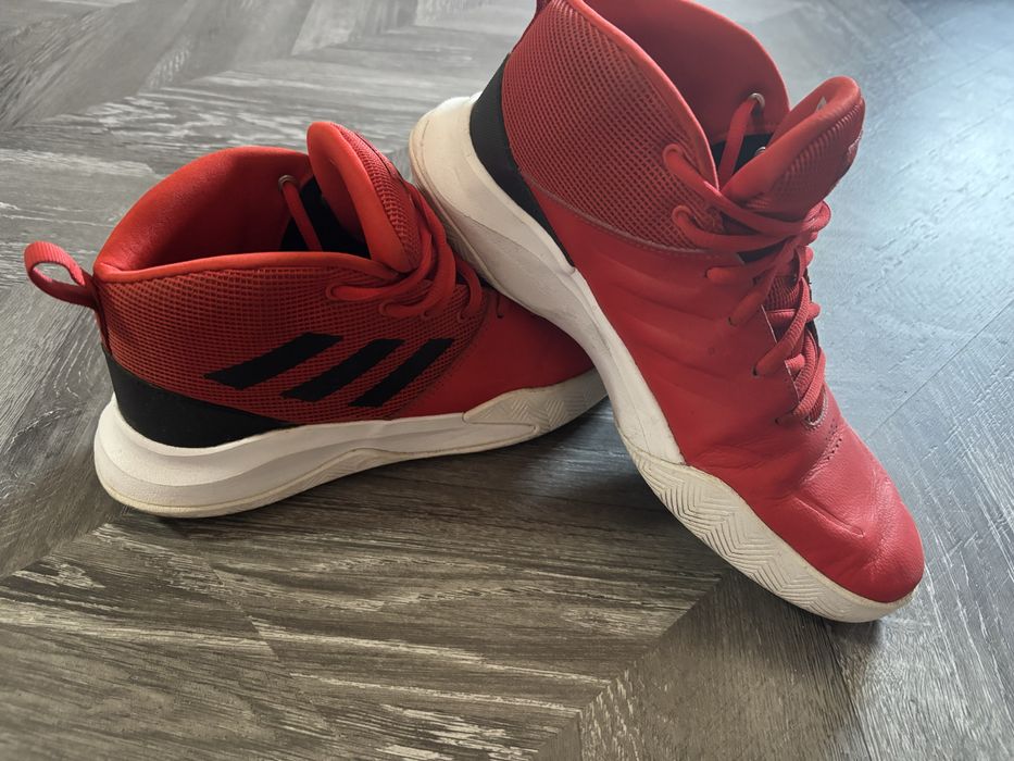 Мъжки червени кецове adidas 40 номер