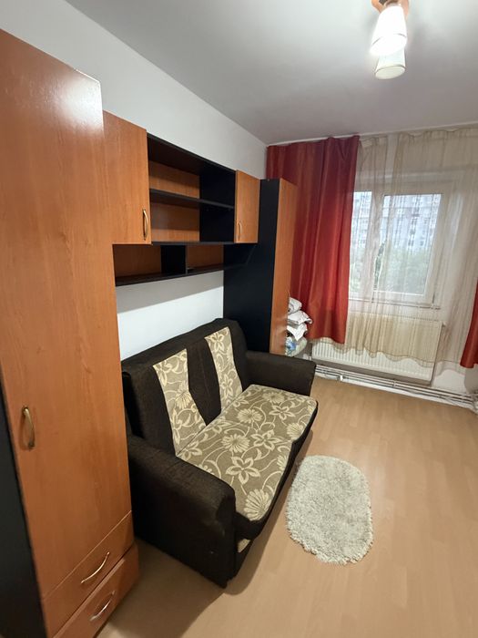 Inchiriez apartament cu 3 camere