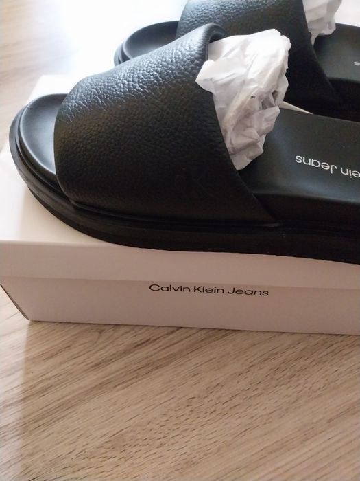 Vând papucii Calvin Klein jeans