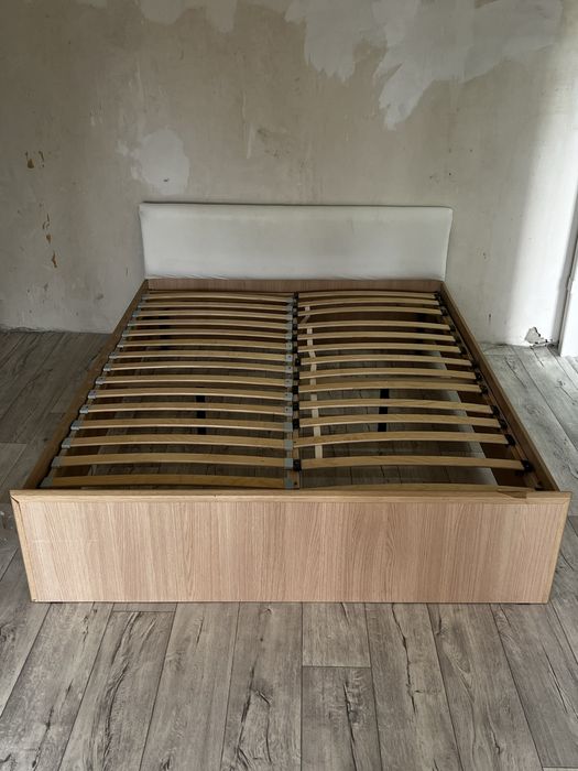 продам кровать б/у размер 160/200