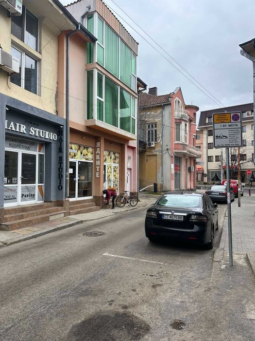 Дава се под наем Магазин в Казанлък - 65 кв.м за 448.8 € - Снимка #1