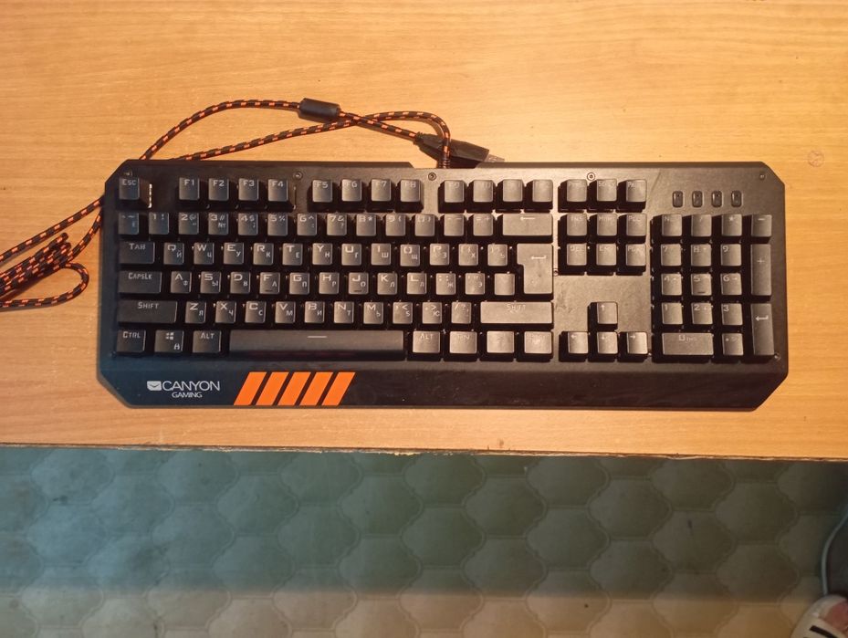 Механическая клавиатура и наушники canyon