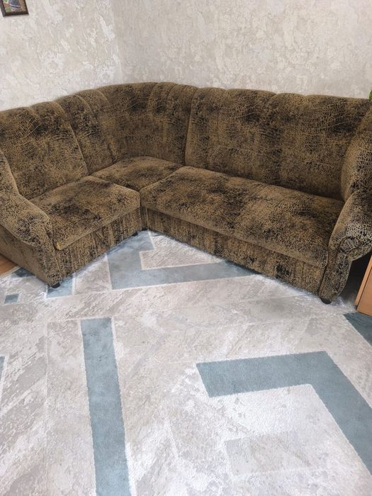 Продам диван угловой б/у