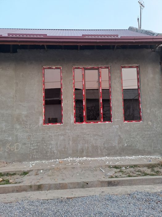 Akfa eshik va romlar.