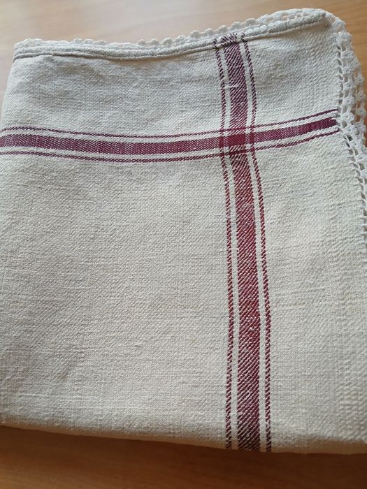 Față de masă tesuta la razboi