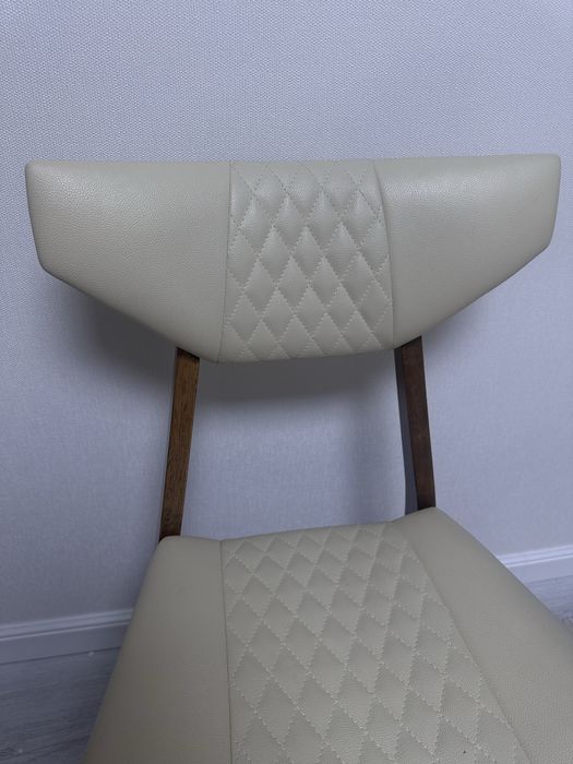 Два стула ( дерево и экокожа)