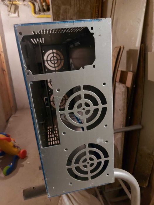 Сървърната кутия за копачка на крипто с видеокарти