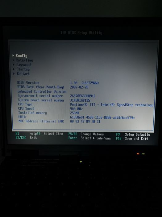 IBM thinkpad T22 cu procesor pentium 3 900mhz si 512mb ram