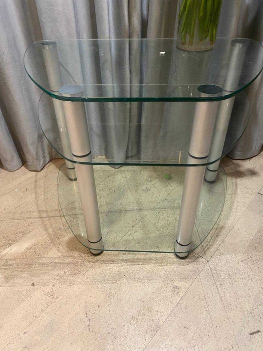 Отдам столик стеклянный 70x50